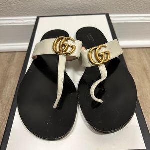 Gucci women’s leather thong sandal with double G, size 38.5